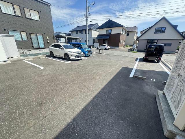 駐車場　駐車場
