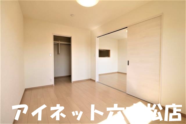 その他部屋・スペース　こちら寝室にいかがでしょうか。