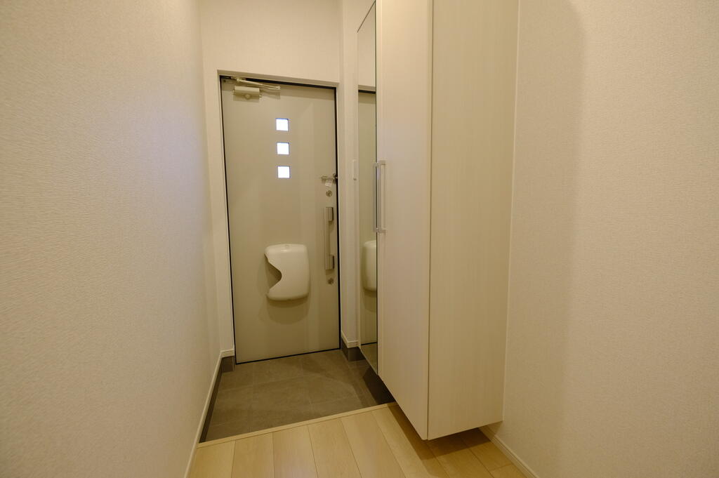 玄関　写真は同型です