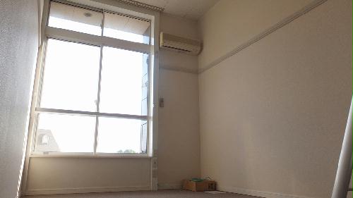 居室・リビング　家具家電がついていないお部屋です。