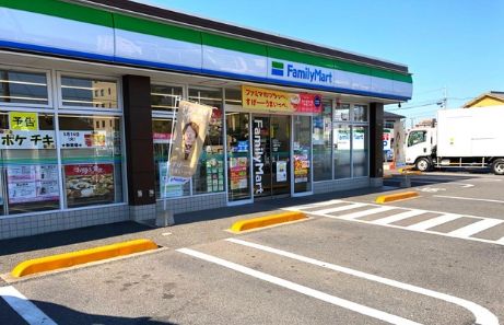 コンビニ　ファミリーマート島根四丁目店（コンビニ）まで87m
