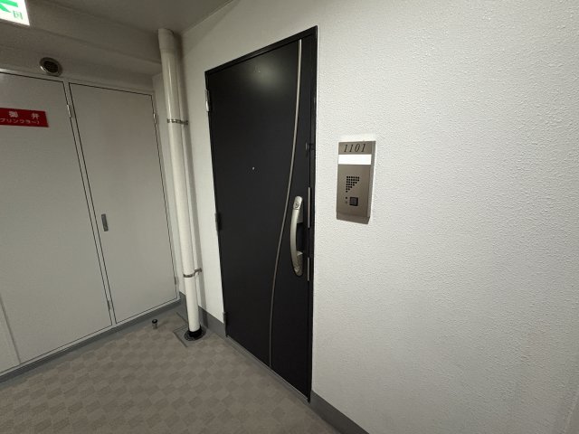 リヴシティ栄の玄関写真