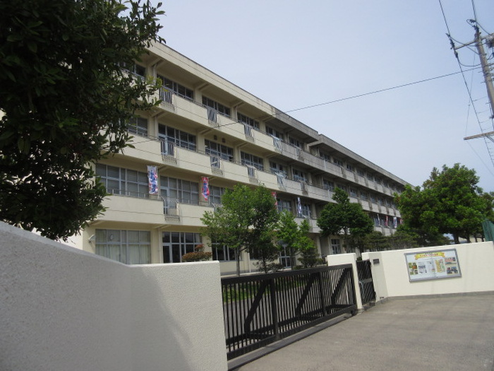 中学校　沖野中学校（中学校）まで1290m