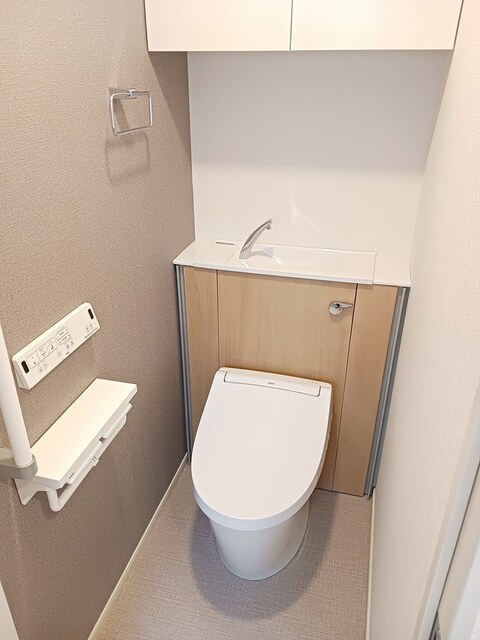 岡山電軌清輝橋線 新西大寺町筋駅 徒歩5分 6階建 築2年のトイレ写真