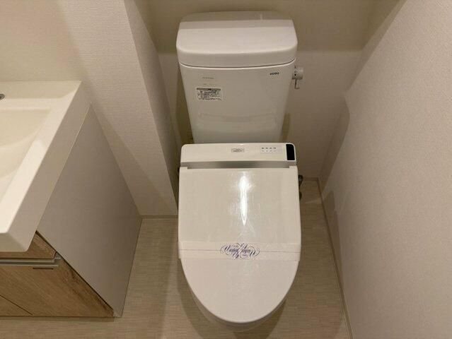 トイレ　※同タイプ参考写真です（カラータイプが異なる場合がございます