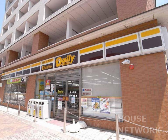 コンビニ　デイリーヤマザキ鞍馬口店（コンビニ）まで395m