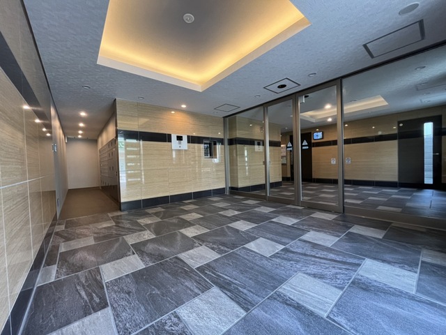 小田急伊勢原駅前マンションの外観写真