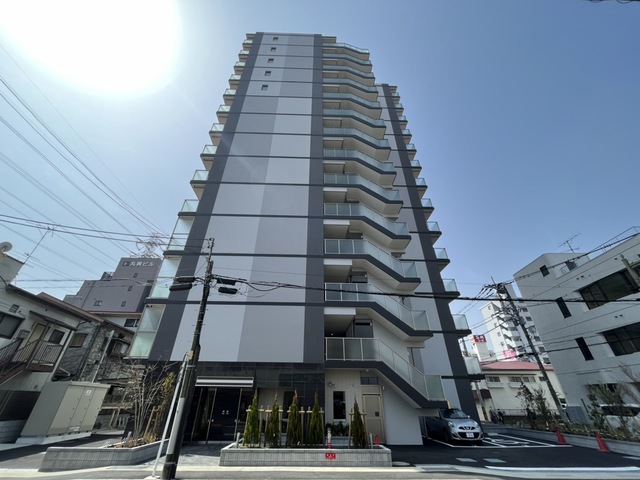 小田急伊勢原駅前マンションの外観写真