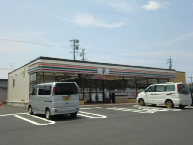 コンビニ　セブンイレブン（コンビニ）まで320m
