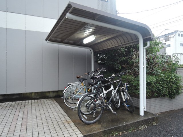 東急田園都市線 二子玉川駅 バス乗車時間：14分 最寄りバス停で下車 徒歩10分 2階建 築30年の外観写真