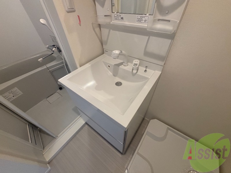 洗面設備　独立洗面台となっております。忙しい朝の味方ですね。