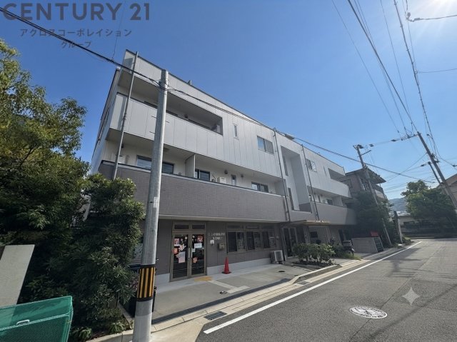 建物外観　オートロック・防犯カメラ付きで安心です！