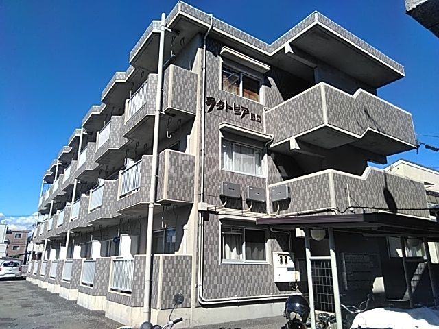 ＪＲ東海道本線 静岡駅 バス乗車時間：13分 最寄りバス停で下車 徒歩2分 築39年