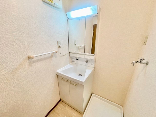 洗面設備　同一建物内２０２号室内装写真転載
