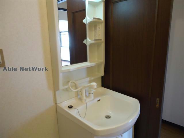 洗面設備　※同物件別部屋の写真です。