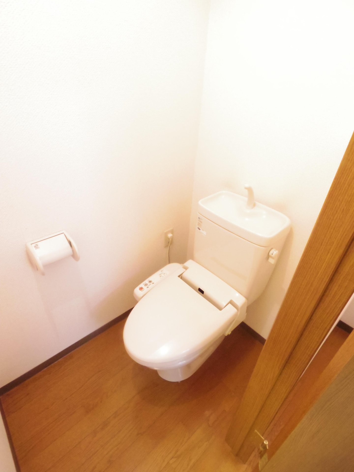 トイレ　※他号室写真です