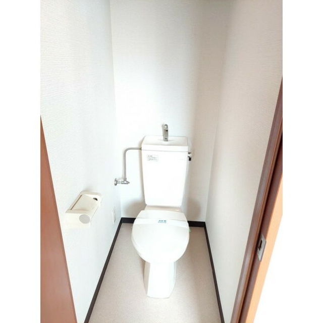 大阪市御堂筋線 東三国駅 徒歩5分 5階建 築22年のトイレ写真