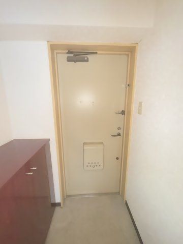 グローリーヨシダの玄関写真