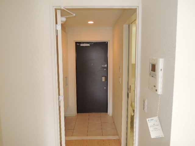 玄関　写真は同マンションの別のお部屋のものです