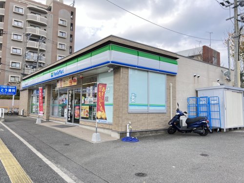コンビニ　ファミリーマート 福岡屋形原三丁目店（コンビニ）まで2660m