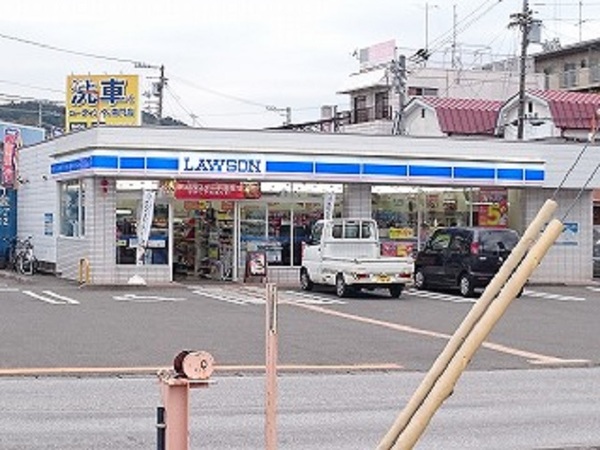 コンビニ　ローソン高知高須店（コンビニ）まで415m