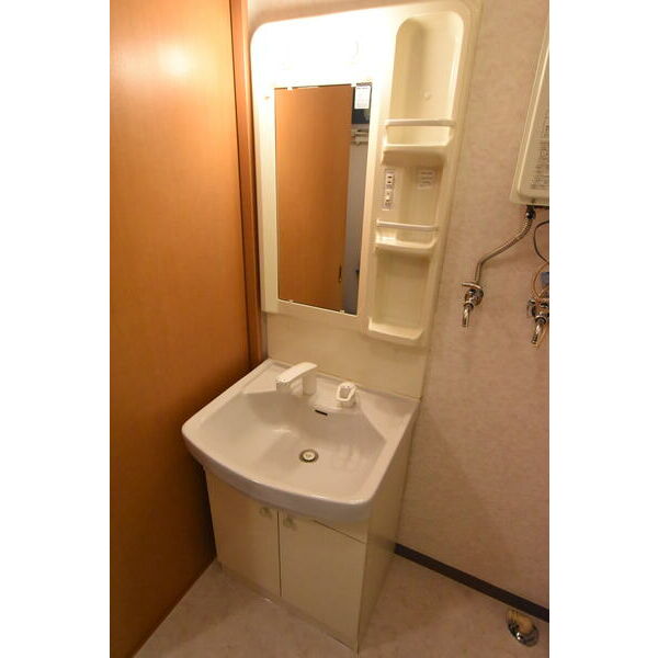 洗面設備　嬉しいウォシュレット付きのトイレ！便座温かいですよ♪