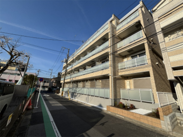 建物外観　４階建ての賃貸マンション