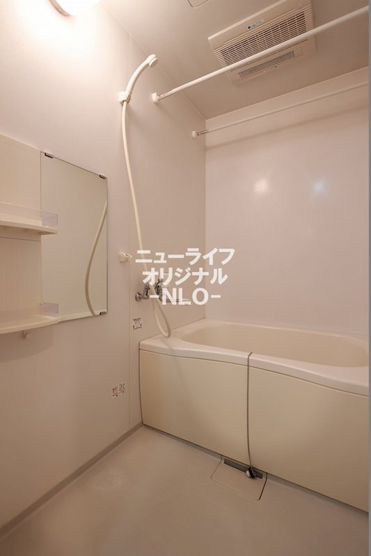 バス・シャワールーム　浴室乾燥・暖房付きの機能的なお風呂です☆
