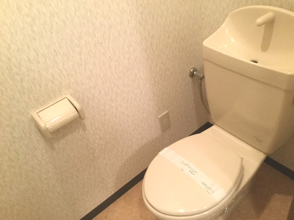 トイレ　別号室の写真です。ご参考までに