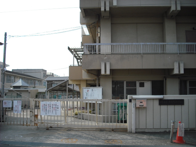 小学校　堺市立津久野小学校（小学校）まで661m
