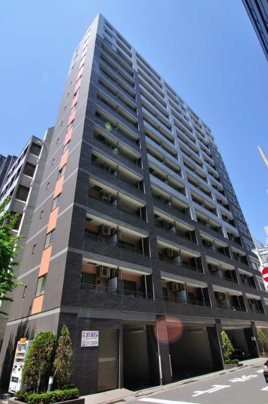 中央区日本橋本町のマンションの建物外観