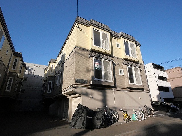 北海道札幌市豊平区平岸二条８（アパート）の賃貸物件の外観