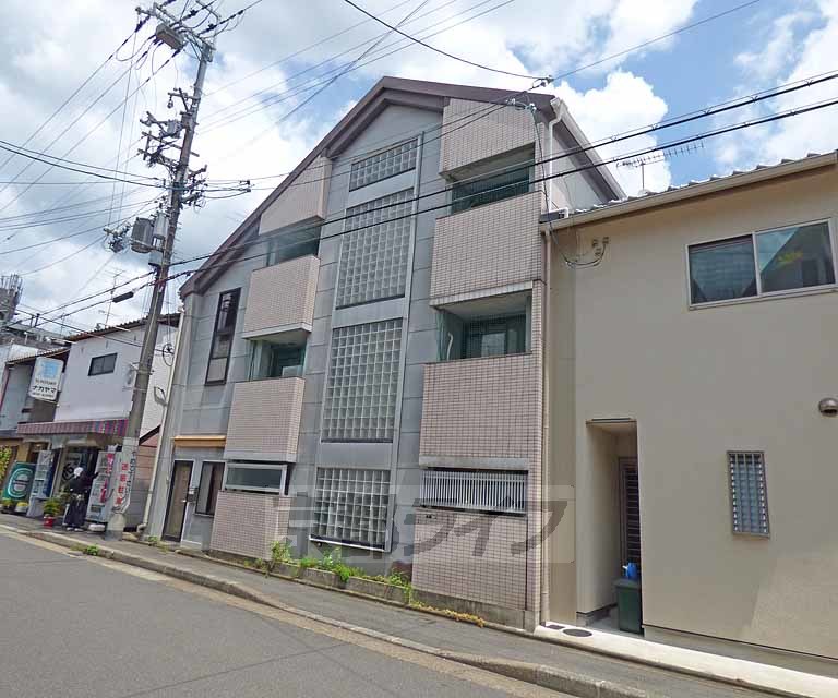 京都市北区小山上板倉町のマンションの建物外観