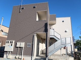新潟市江南区東船場のアパートの建物外観