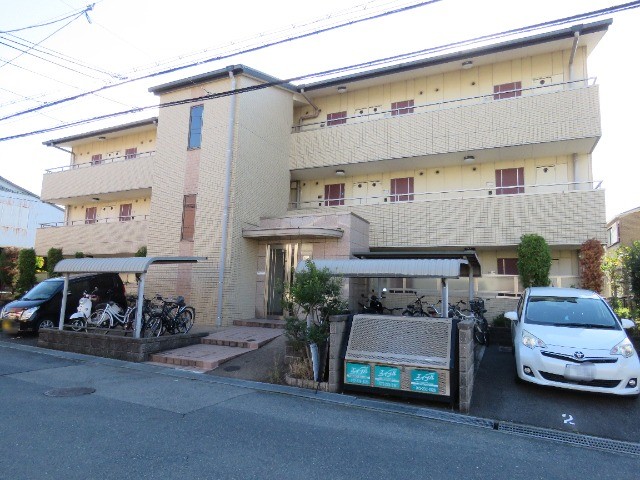 堺市北区百舌鳥梅町のアパートの建物外観