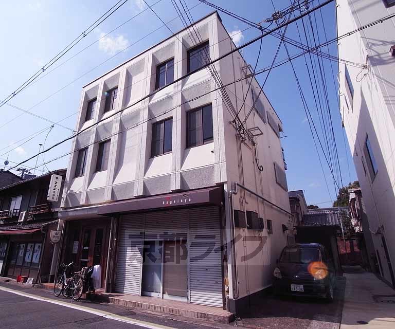 京都市左京区東門前町のマンションの建物外観