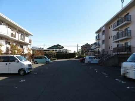 【富士市岩淵のマンションの駐車場】