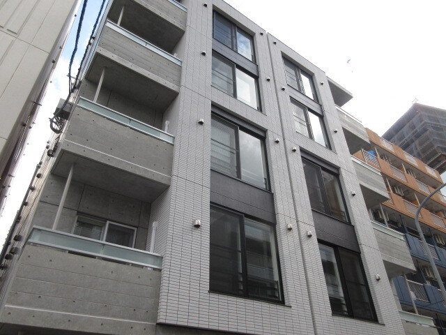 札幌市東区北七条東のマンションの建物外観