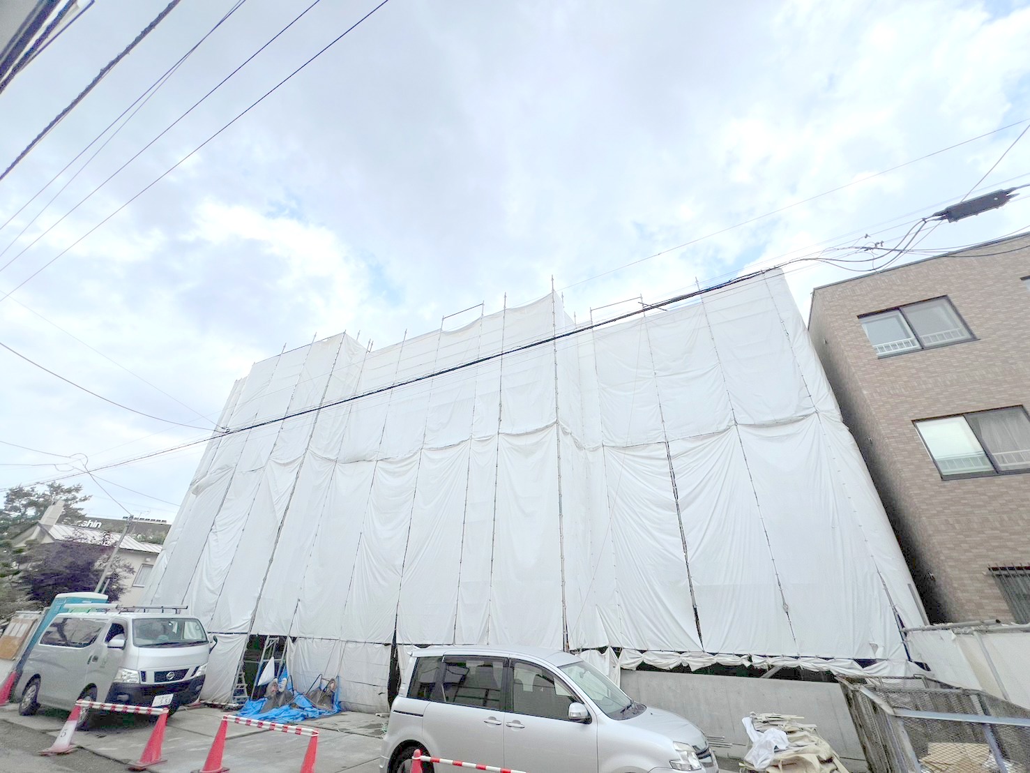 東札幌6-2の建物外観