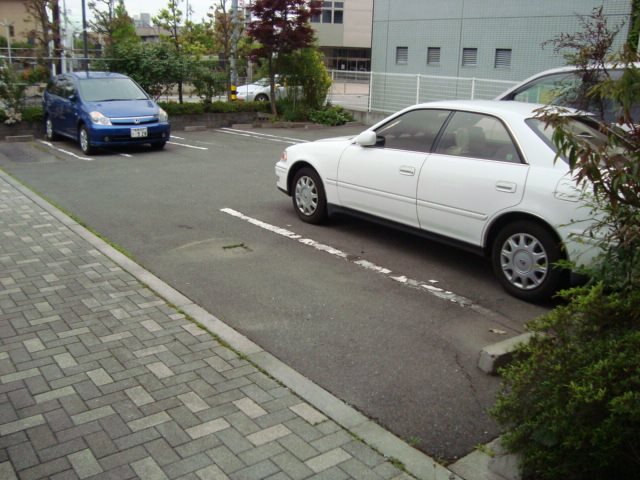 【松本市渚のマンションの駐車場】