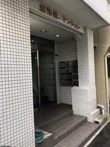 【大阪市大正区泉尾のマンションのエントランス】