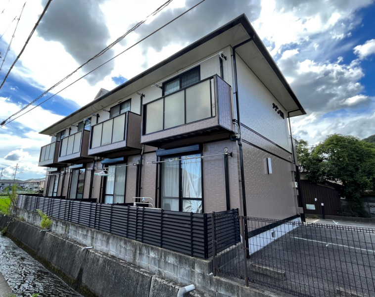 メゾン東坂の建物外観