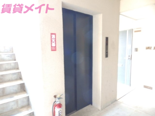 【いなべ市員弁町楚原のマンションのロビー】