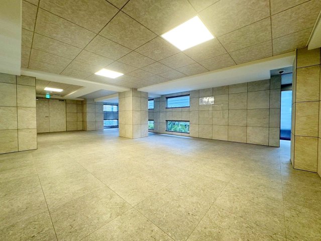 【荒川区東日暮里のマンションのロビー】