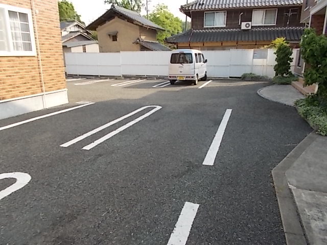 【ハーモニー　Bの駐車場】