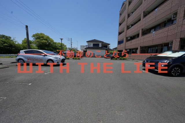 駐車場　駐車場があるので、車を買う予定の方も安心です