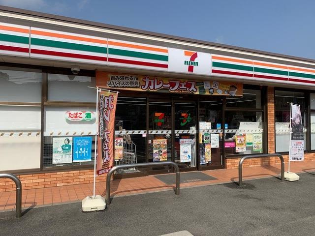 コンビニ　セブンイレブン佐世保崎岡店（コンビニ）まで950m