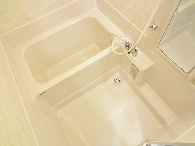 バス・シャワールーム　清潔感のある浴室になります。