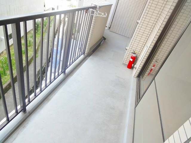 バルコニー　日当りの良いベランダです。