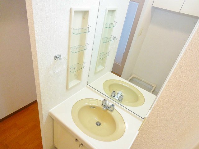 洗面設備　独立洗面台になります。